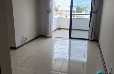 Apartamento 3 quartos com suíte, varanda e garagem – nascente –  locação: r$ 2.100,00