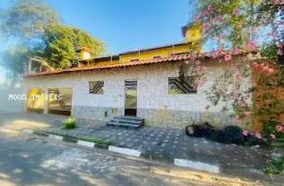 Imagine viver em um verdadeiro refúgio urbano na vila áurea, em poá, com a fonte áurea como ponto de referência. esta residência de alto padrão, construída em 2012, oferece 350 m²