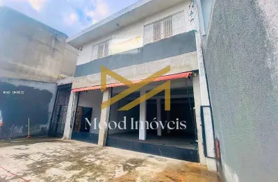 Excelente salão comercial para locação com 106 m² de área útil- possui banheiro e lavabo - portas de aço automatizadas - vaga para 04 veículos grandes na porta do estabelecimento