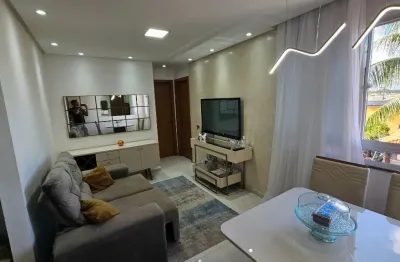 Aluguel barato em camaçari. apartamento 2/4 com armários em condomínio fechado com portaria 24hs, no bairro vila de abrantes.