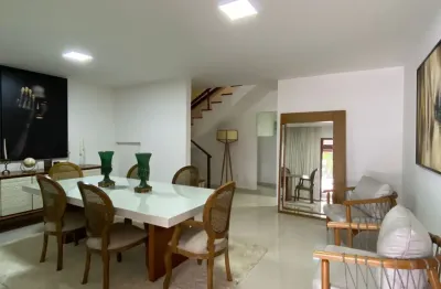 Belissíma casa com 03 quartos e piscina privativa em condomínio!
