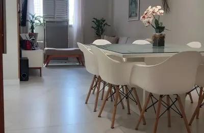 Maravilhoso apto em prédio frente mar no canto do forte.  1 dormitório impecável