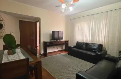 Canto do forte 2 dorms prédio com elevador a 1 quadra da praia .