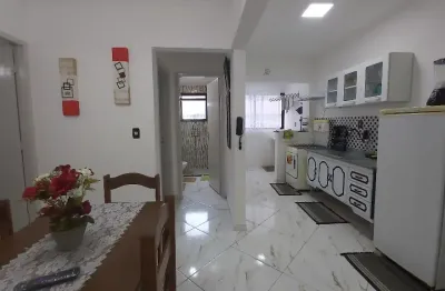 Apartamento impecável em prédio frente mar na aviação em praia grande