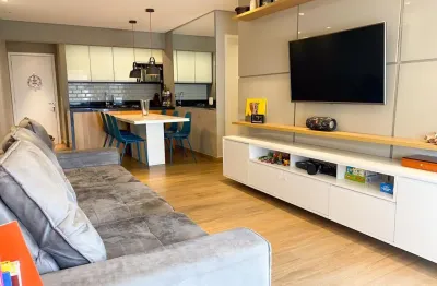 Belíssimo e impecável apartamento com 2 dormitórios em prédio frente mar na aviação