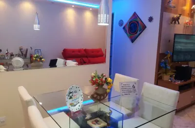 Deslumbrante apartamento de 2 dormitórios com sacada frente mar aviação