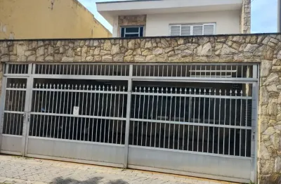 Sobrado amplo no tatuapé com 3 dormitórios, quintal e garagem para 3 carros