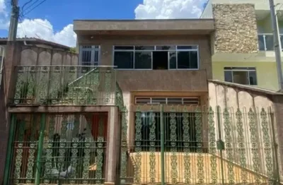 Espaçoso sobrado à venda na Vila Invernada, com 3 dormitórios