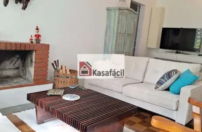 Casa no planalto paulista com 3 suítes ,closets, em excelente local!