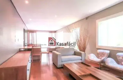 Ampla casa, á venda, em excelente localização em moema.