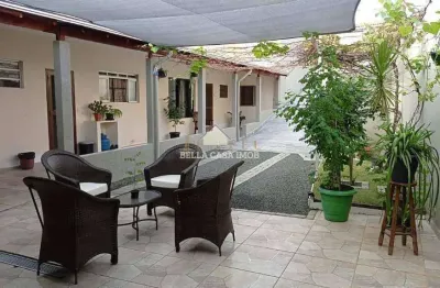 Linda casa térrea  –2 dormitórios 1 suíte com closet... 233 m² de area construida  de estuda permut