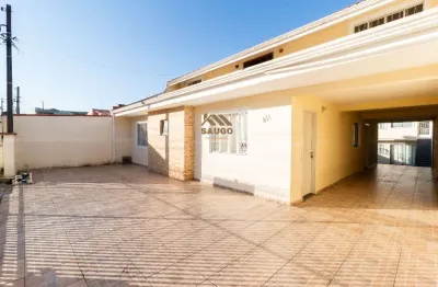 Casa ampla 7 quartos 2 suítes 230m² + 2 apartamentos 43m² cada no xaxim