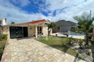 Ótima casa em nova tramandaí! 3 dormitórios e piscina.