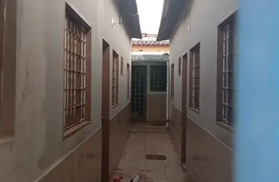 A venda na qr 415 3 casas de um quarto no mesmo lote  escriturado ótimo investimento