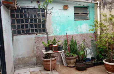 Casa a venda na samambaia-df casa  simples composta por:  casa principal 2 quartos sala cozinha e wc social fundos outra da mesma forma