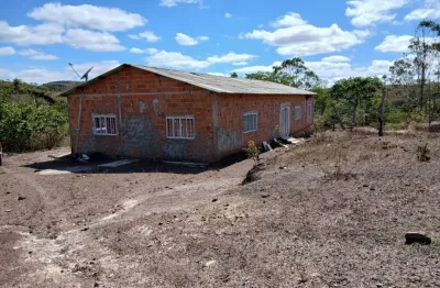Propriedade com 45ha casa principal imensa com 4 quartos casa de caseiro pomar com frutas variadas nascente na propriedade