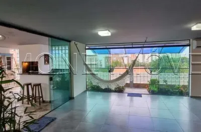 Vende-se linda casa no são francisco com 296m2, com 4 suites, 4 vagas, piscina, quintal, academia e vigilância 24horas.
