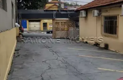 Casa térrea ponto comercial e residencial com 4 dormitórios perto da igreja matriz.
