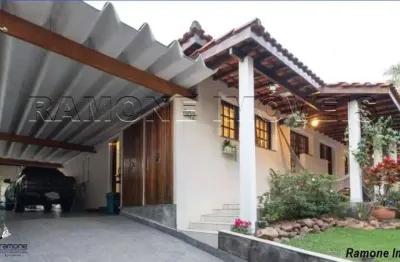 Vende-se uma linda casa térrea, 3 dormitórios sendo 1 suíte master com closet, ampla sala para 3 ambientes