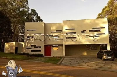 Casa em serra dos cristais de 551m², com 4 dormitórios e 3 suítes.