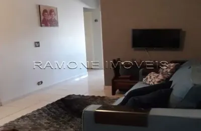 Vende-se apto de  3 dormitórios grandes com armários embutidos e 1 suíte com banheira. 1 banheiro social, sala ampla para 2 ambientes, cozinha planeja