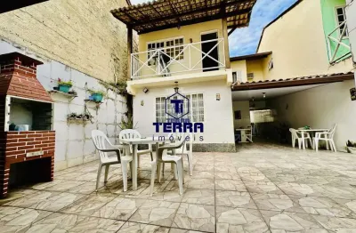 Casa duplex com 3 quartos sendo 1 suíte, com grande quintal, em maria paula!