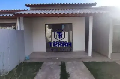 Casa linear com 2 quartos em são josé do imbassaí, ao lado do centro de maricá.