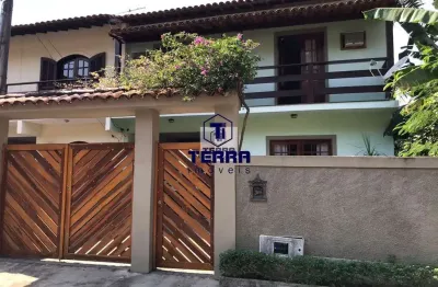 Ampla casa de 3 quartos com quintal arborizado no badú em pendotiba.