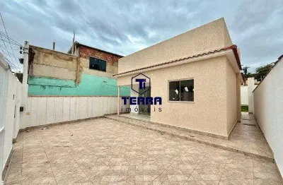 Ótima casa de 2 quartos com quintal privativo no galo branco!