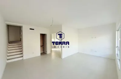 More na região oceânica, casa nova, com 3 suítes e quintal privativo.