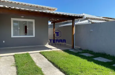 Linda casa linear em cordeirinho com 2 quartos, uma suíte e quintal privativo.