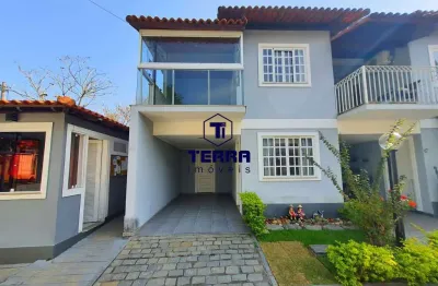 Casa com 3 quartos, com quintal privativo, dentro de condomínio em pendotiba