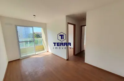 Apartamento com 2 quartos, sendo uma suíte, em andar alto, sol da manhã.