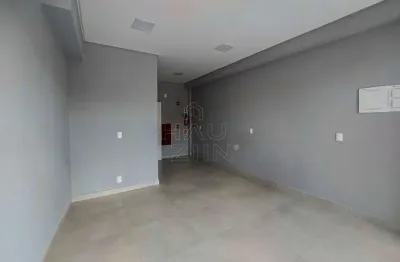 Sala comercial, de 36m, para locação no centro de navegantes