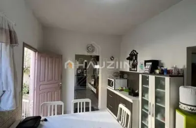 Duas residências em um só terreno – oportunidade de moradia e renda próxima ao ferry boat