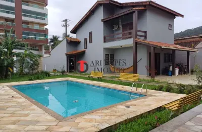 Casa com arquitetura exclusiva, piscina e suíte master com closet – 600 m²