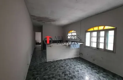 Casa térrea com 2 dormitórios a 950m da praia – oportunidade única