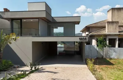 Casa exclusiva com vista permanente para àrea verde