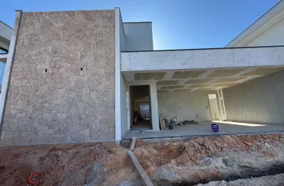 Casa térrea em fase de obra na região do alphaville, aceita permuta