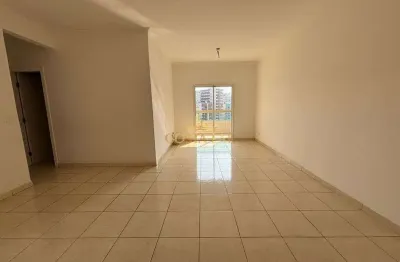 Apartamento disponível para locação na guilhermina em praia grande, 2 quartos!