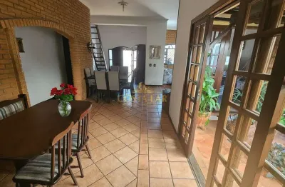 Casa 3 dormitórios, no canto do forte: conforto, privacidade e alto padrão