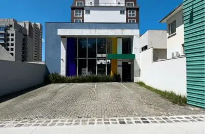 Loja moderna com mezanino no coração do bigorrilho, 3 wc, 6 vagas, cozin