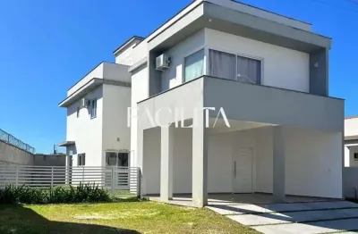 Casa em condomínio fechado com 3 quartos para alugar na rua do gramal, 1491, campeche, florianópolis por r$ 11.000