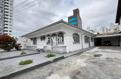 Casa com 3 quartos para alugar na francisco pedro cunha, 49, kobrasol, são josé por r$ 7.000