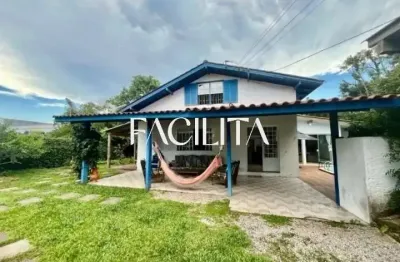 Casa com 3 quartos para alugar na Rua Tereza Lopes, 57, Campeche, Florianópolis por R$ 7.500