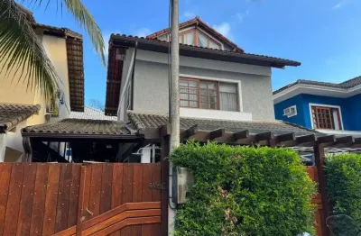 Linda casa em condomínio fechado com área de lazer,legalizada aceita financiamento,