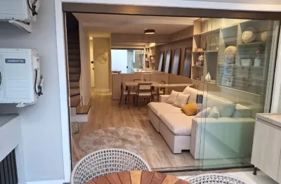 Linda casa triplex  200 m laguna park totalmente reformada porteira fechada