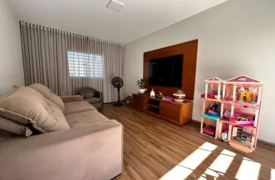 Casa com 4 quartos para alugar na Vila Olímpica, Uberaba 