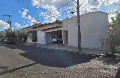 Casa com 5 quartos à venda no Residencial Budeus, Uberaba 
