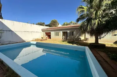 Casa com 5 quartos à venda no Centro, Uberaba 